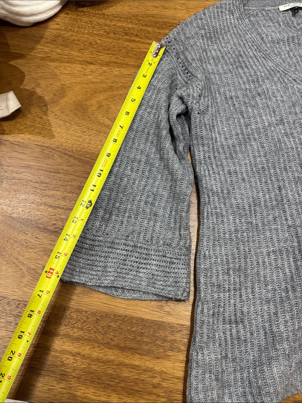 Halston Gray Ribbed V-Neck Sweater - Picture 5 of 7